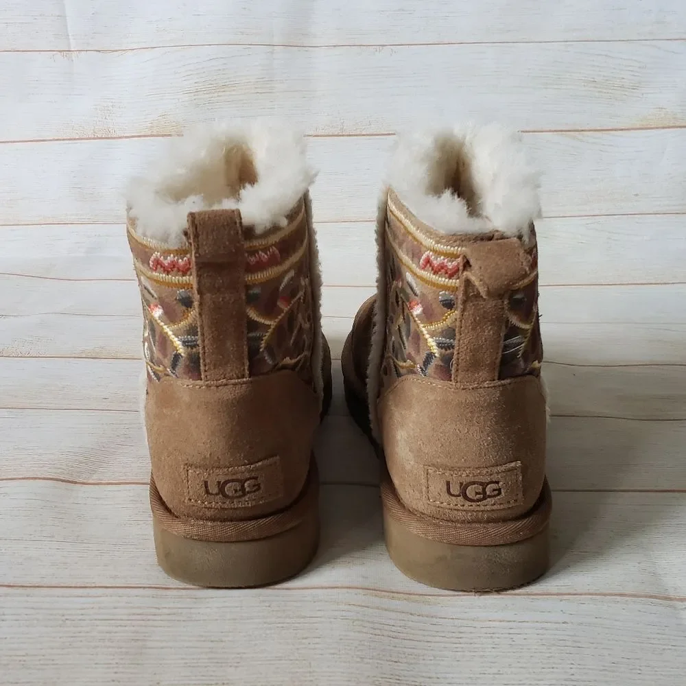 UGG Classic Beauty Mini Suede Embroidered Sheepskin Wool Winter Bootie Size 9